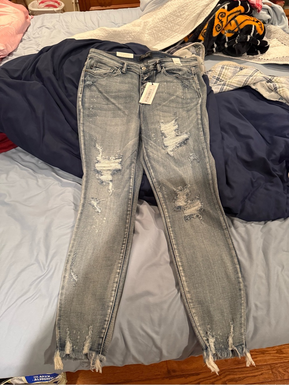 NWT Judy Blue Button Fly Bleach Splashed Skinny Jeans Size 15/32